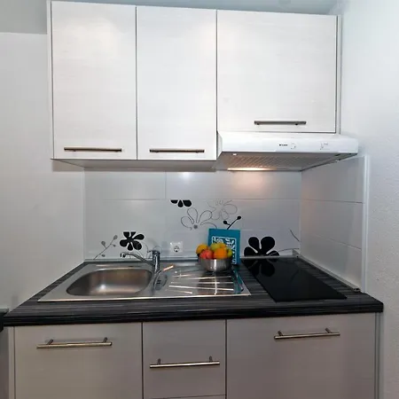 Studios Medora Apartment Baska Voda